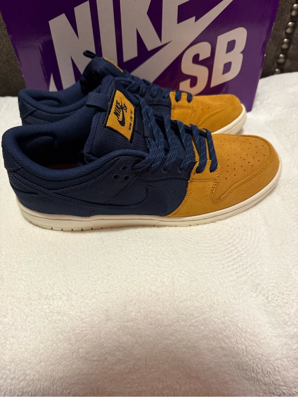 Nike Men's Navy and Tan Low-Top Sneakers